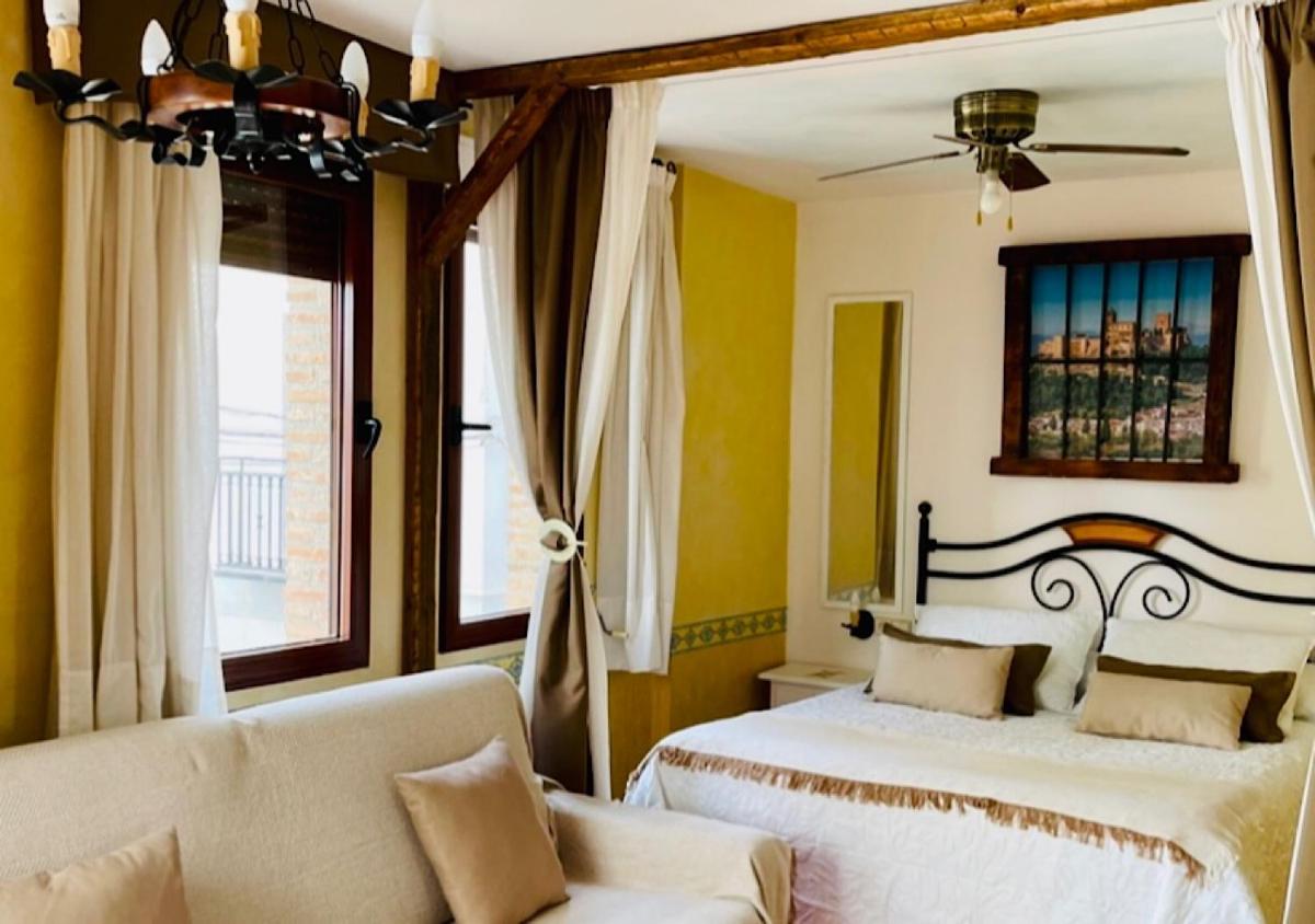 Hotel Hospederia Zacatin - Housity