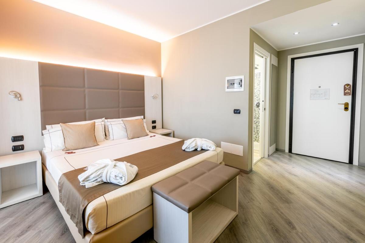 Suitetrails - Acca Palace AA Hotels