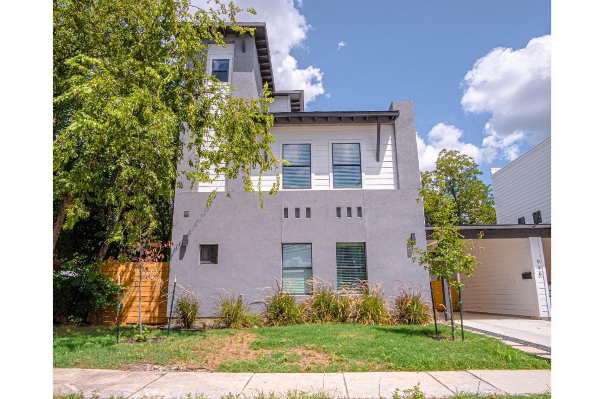 Gorgeous 3 BR 2 BA Near Amazing Downtown - Housity