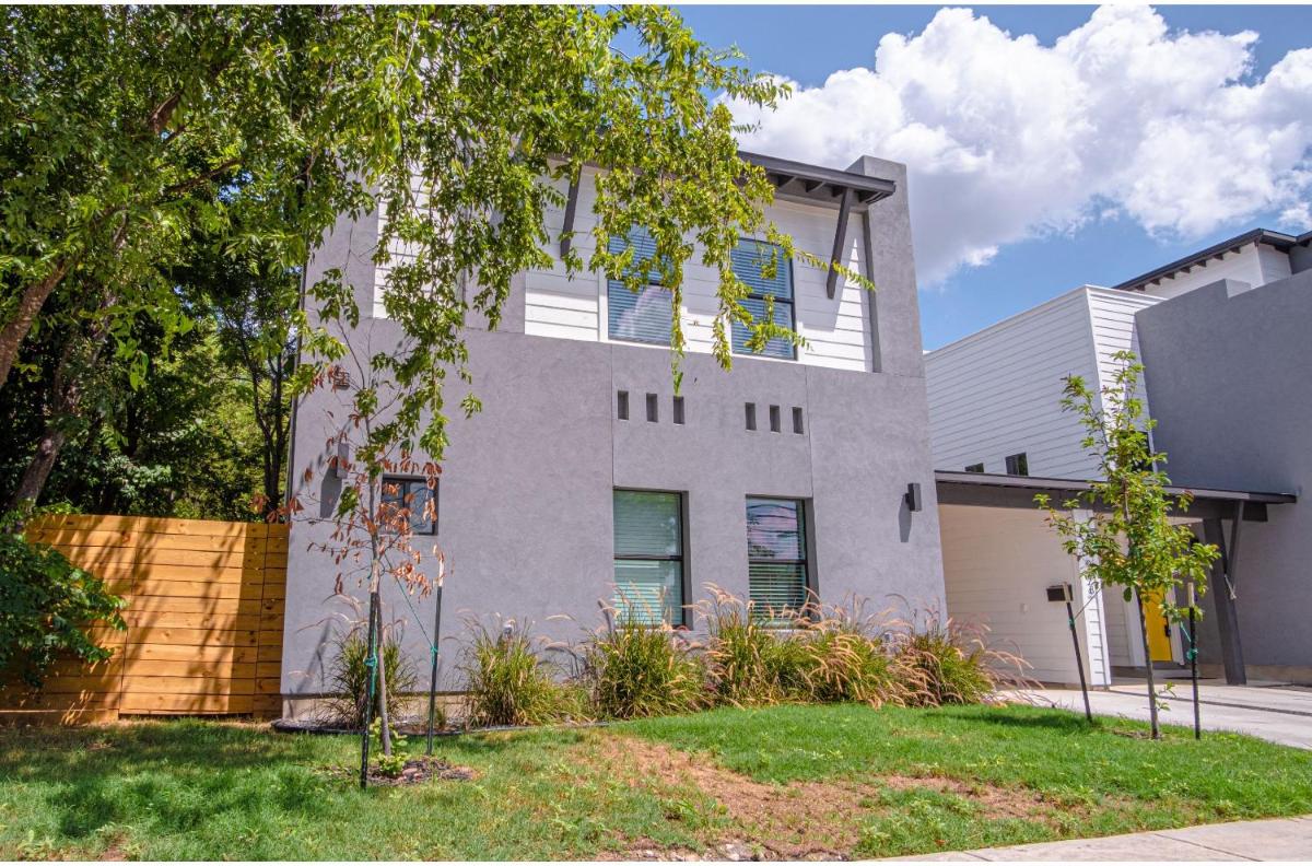 Gorgeous 3 BR 2 BA Near Amazing Downtown - Housity