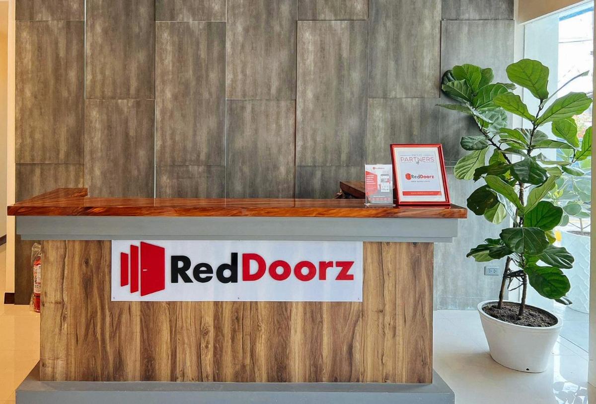 RedDoorz Plus @ Toshiko Boutique Hotel Koronadal City - Housity