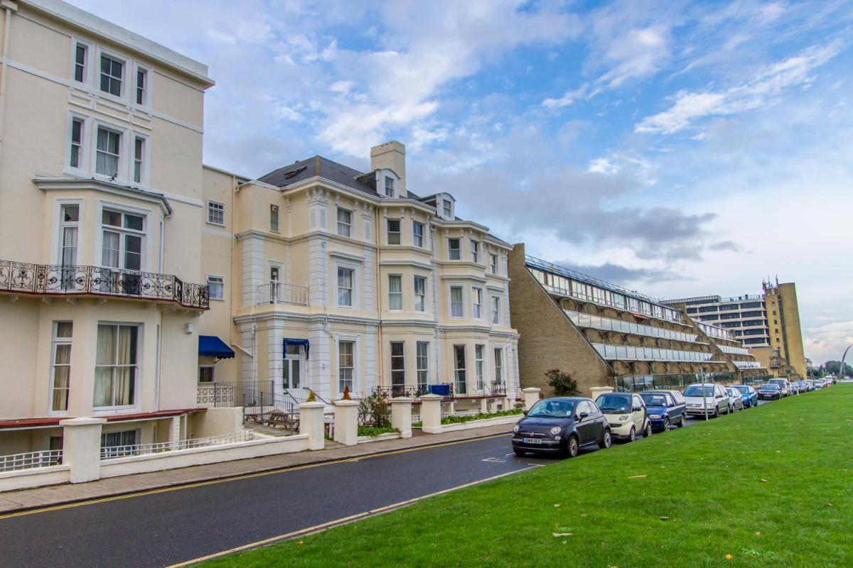 The Carlton Hotel - Housity