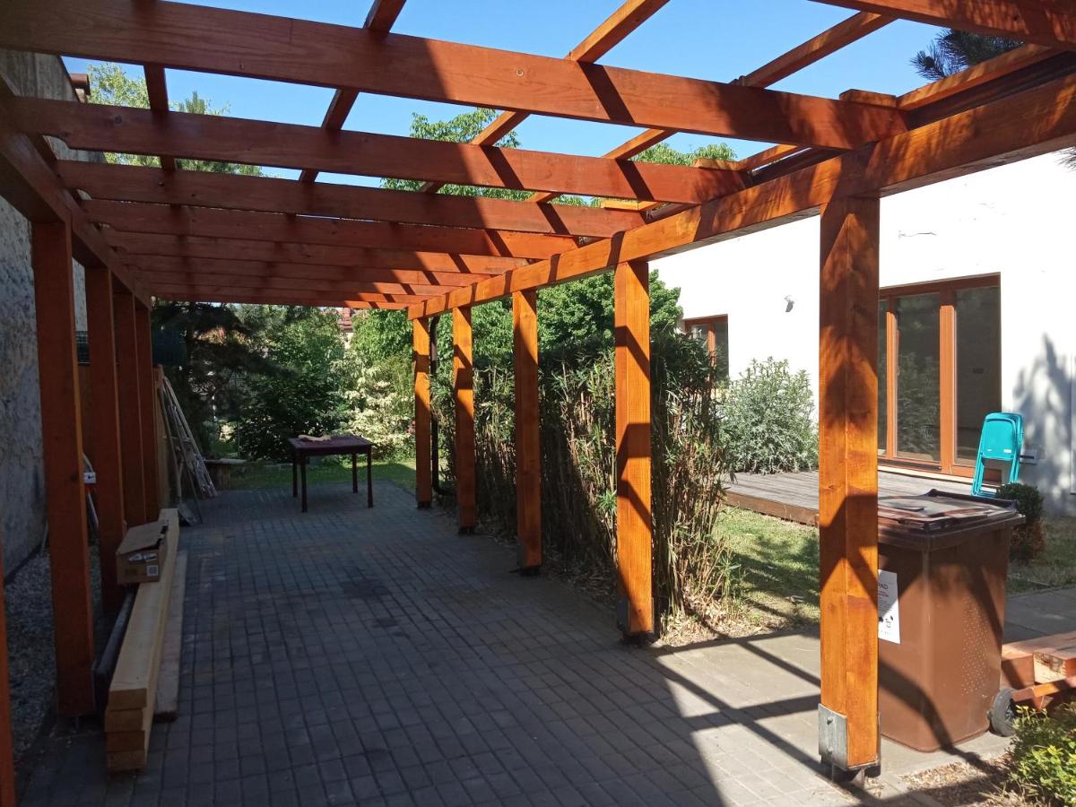Large house with parking, 30 min to Prague center - Housity