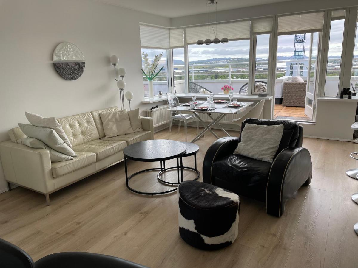Beautiful penthouse apartment with stunning views - Housity
