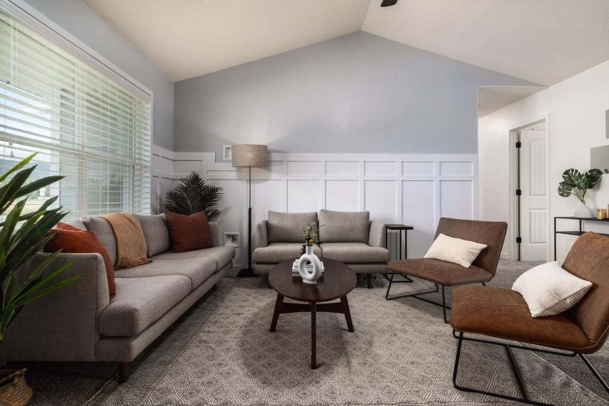 Friends and Family! 5 Bed Mountain Getaway 20 Mi to Park City - Housity