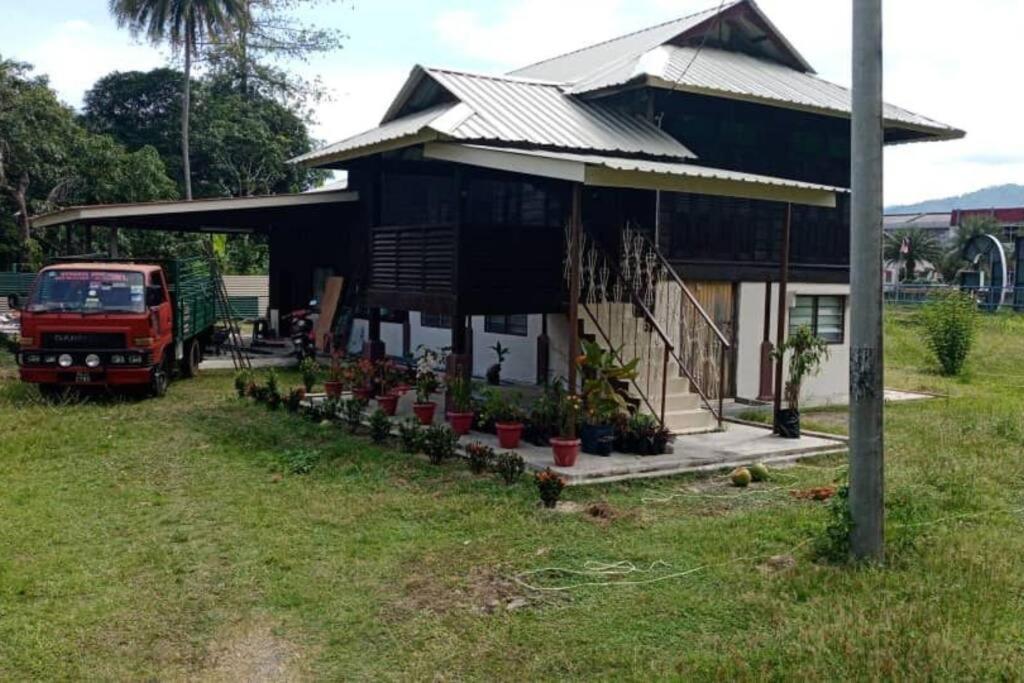 Cheerful 3Bedroom Riverside Cottage Homestay -Mountain View - Housity