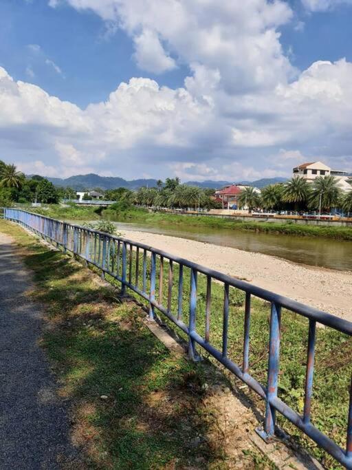Cheerful 3Bedroom Riverside Cottage Homestay -Mountain View - Housity
