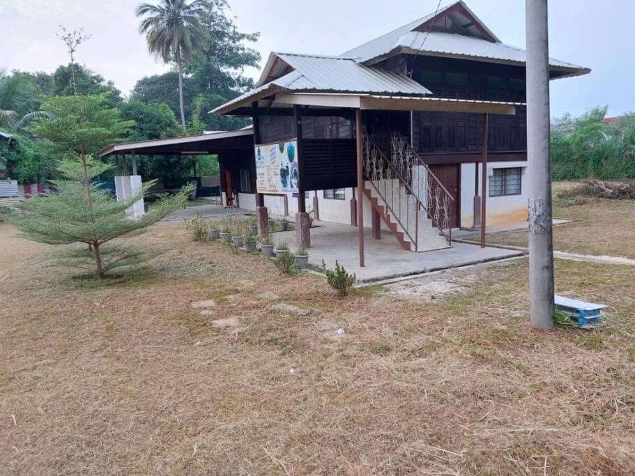 Cheerful 3Bedroom Riverside Cottage Homestay -Mountain View - Housity