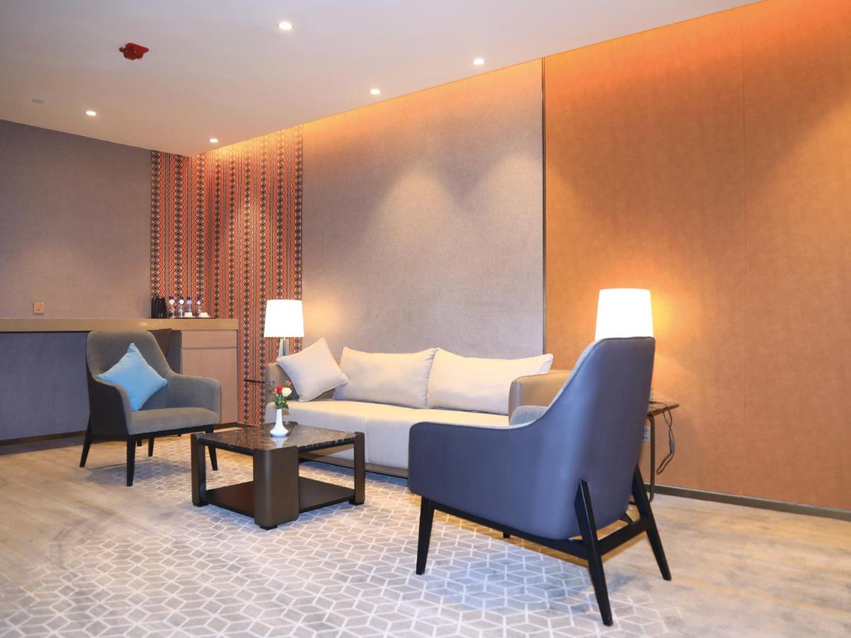 Skylight In-Terminal Hotel - Housity