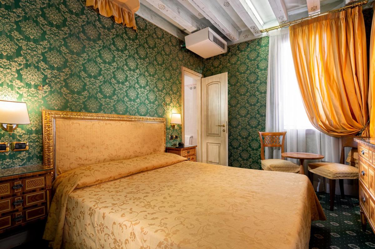 Hotel Santa Marina - Housity