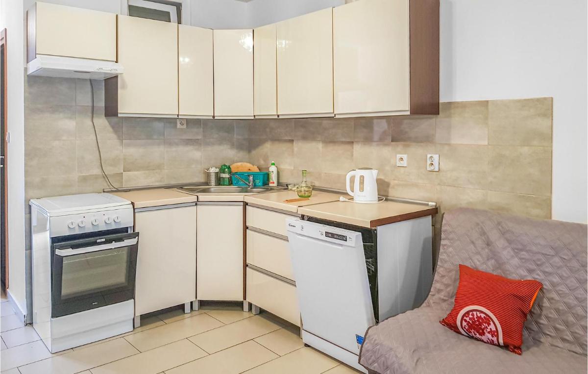 Awesome Apartment In Dominikowo - Housity