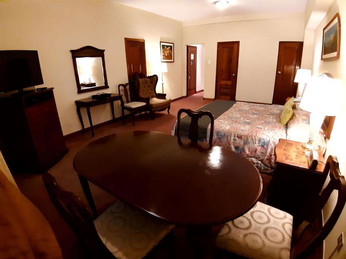 Hotel MAURY - Housity