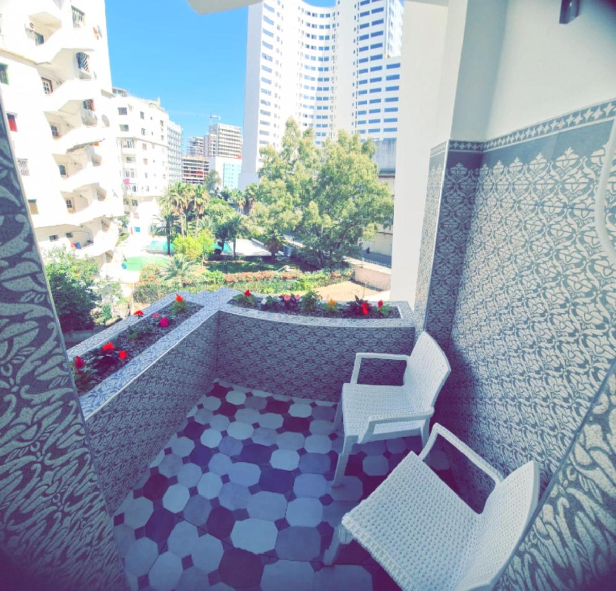 high standing apartment with balcony, in the corniche - Housity