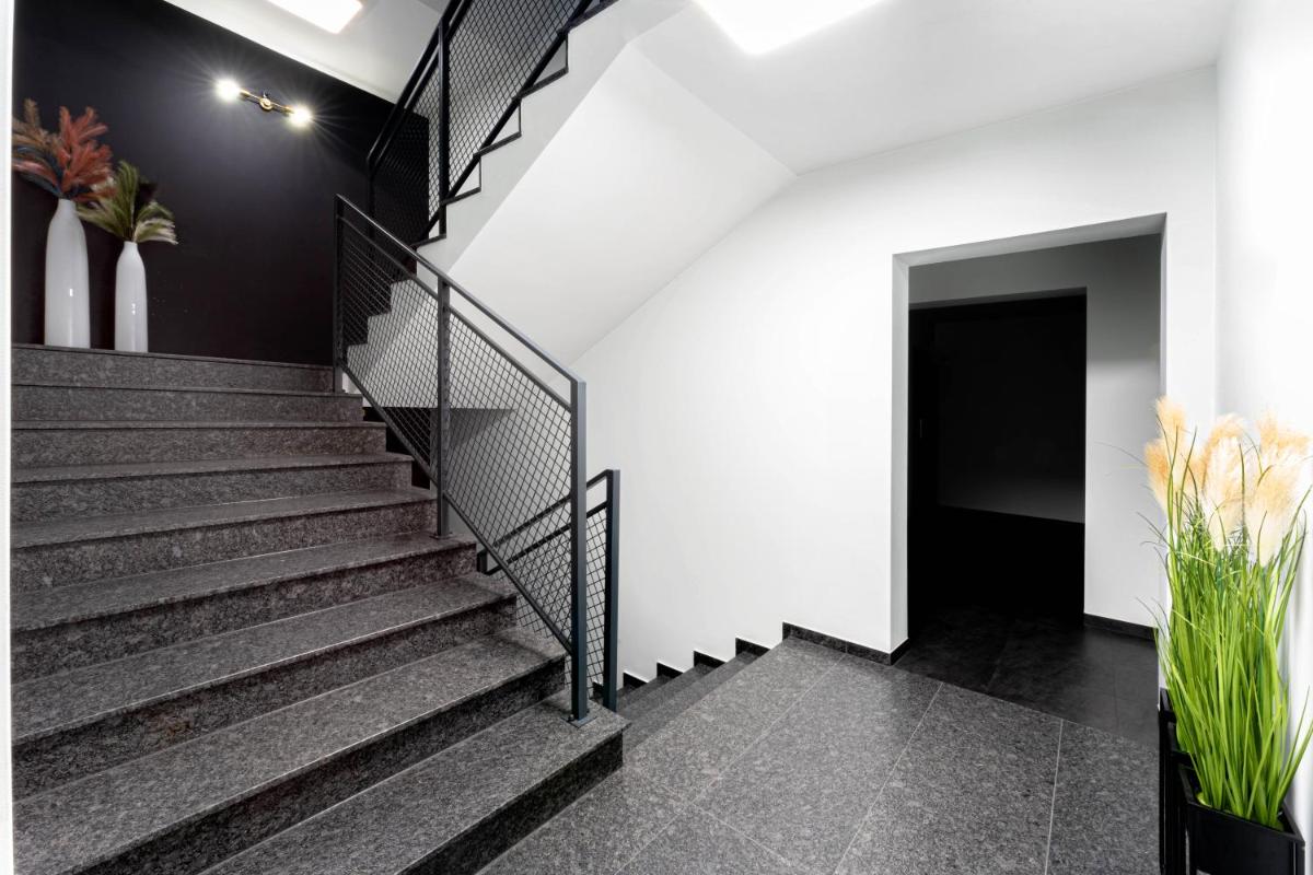 Apart House, Tylna 20 - Housity