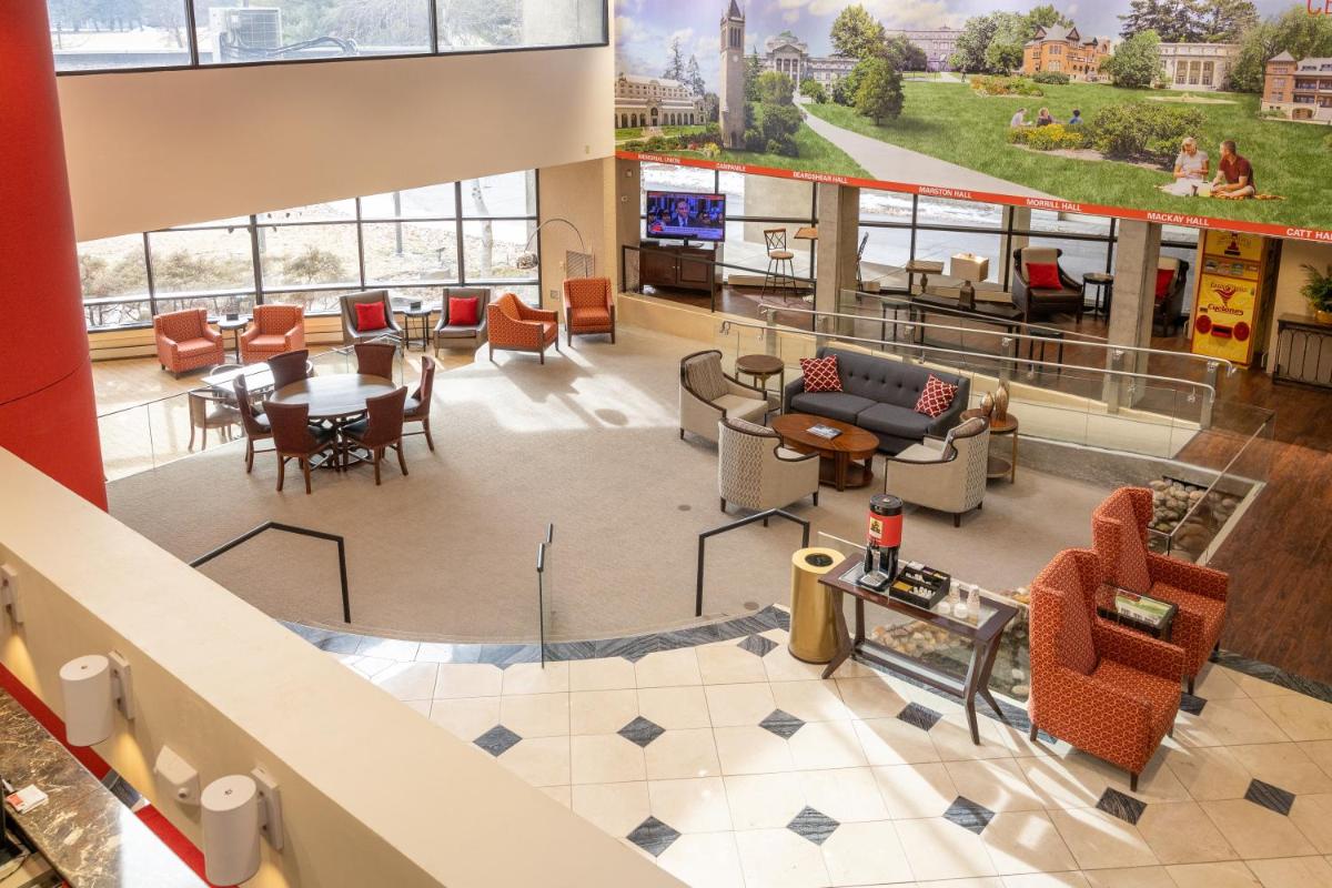 Gateway Hotel and Conference Center - Housity