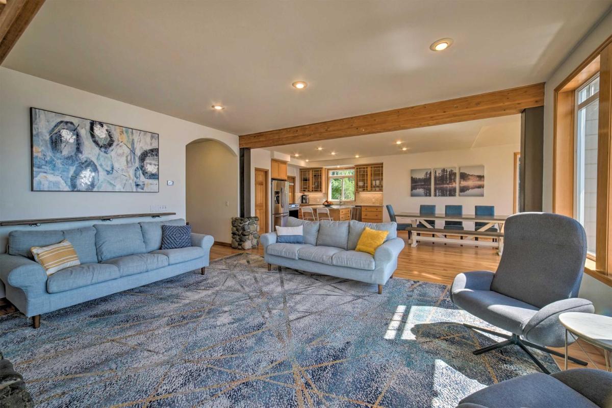 Spacious Lake Stevens Home with Fire Pit, Patio - Housity