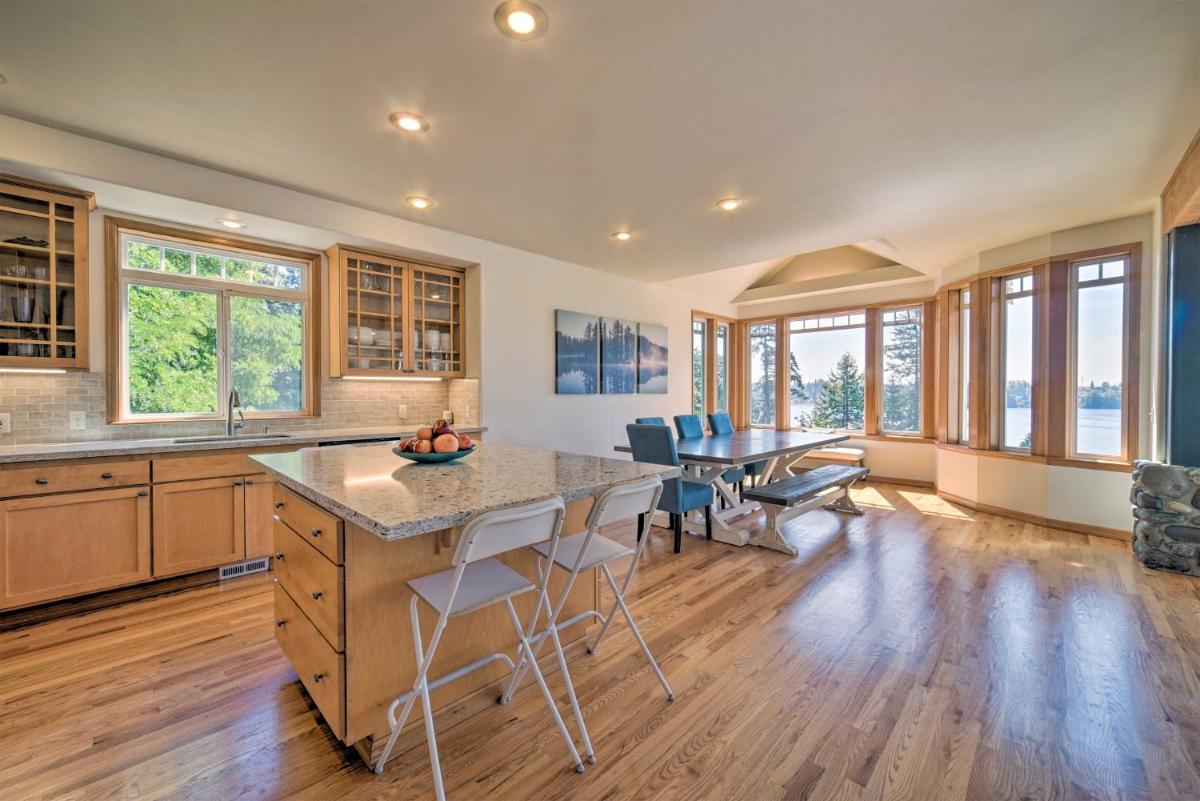 Spacious Lake Stevens Home with Fire Pit, Patio - Housity
