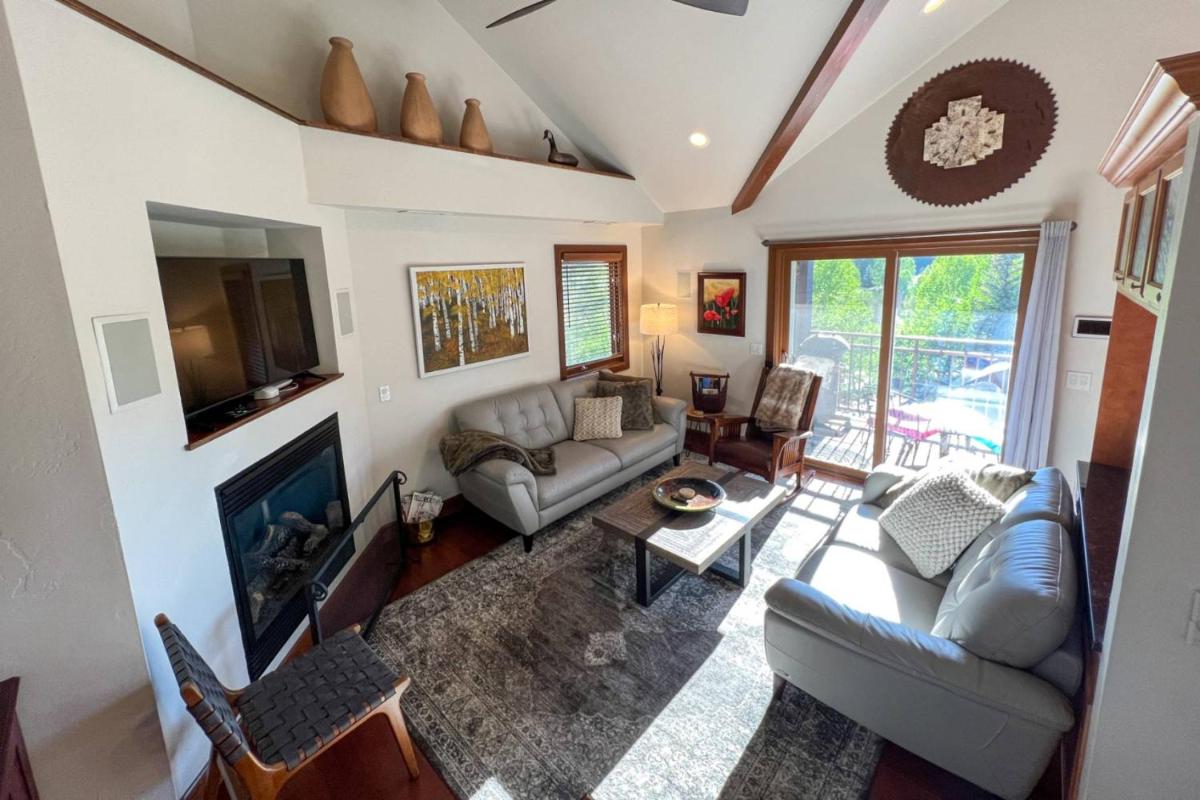 Outlaw Hideaway - Housity