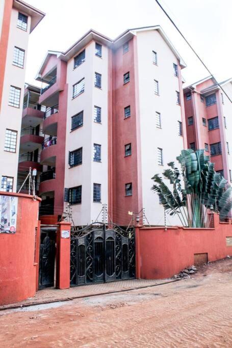 Suitetrails - Blissful 2 bedroom fully furnished with parking.