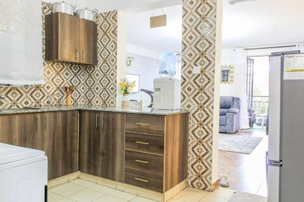 Suitetrails - Blissful 2 bedroom fully furnished with parking.