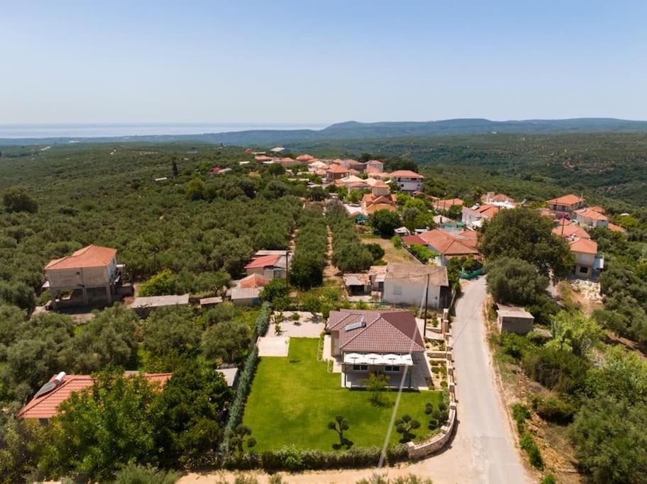 Dimitra's sunny villa - Housity