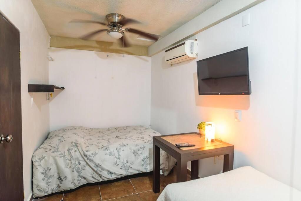 Departamento GRANDE con 2 recamaras con aire 5 camas wifi 115mb, cocina .Cochera techada, #4 - Housity