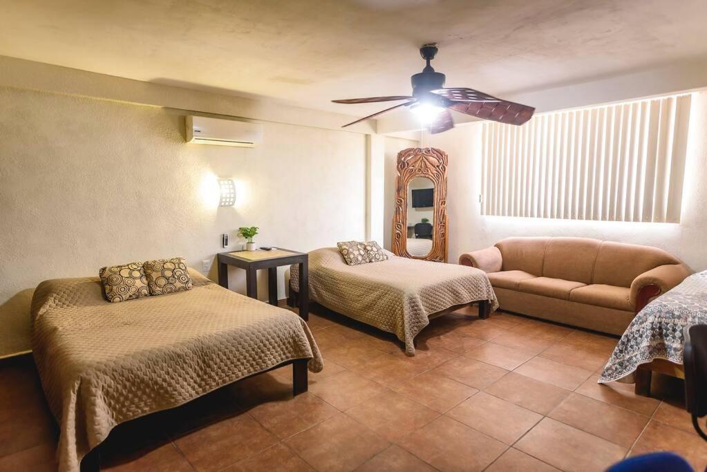 Departamento GRANDE con 2 recamaras con aire 5 camas wifi 115mb, cocina .Cochera techada, #4 - Housity