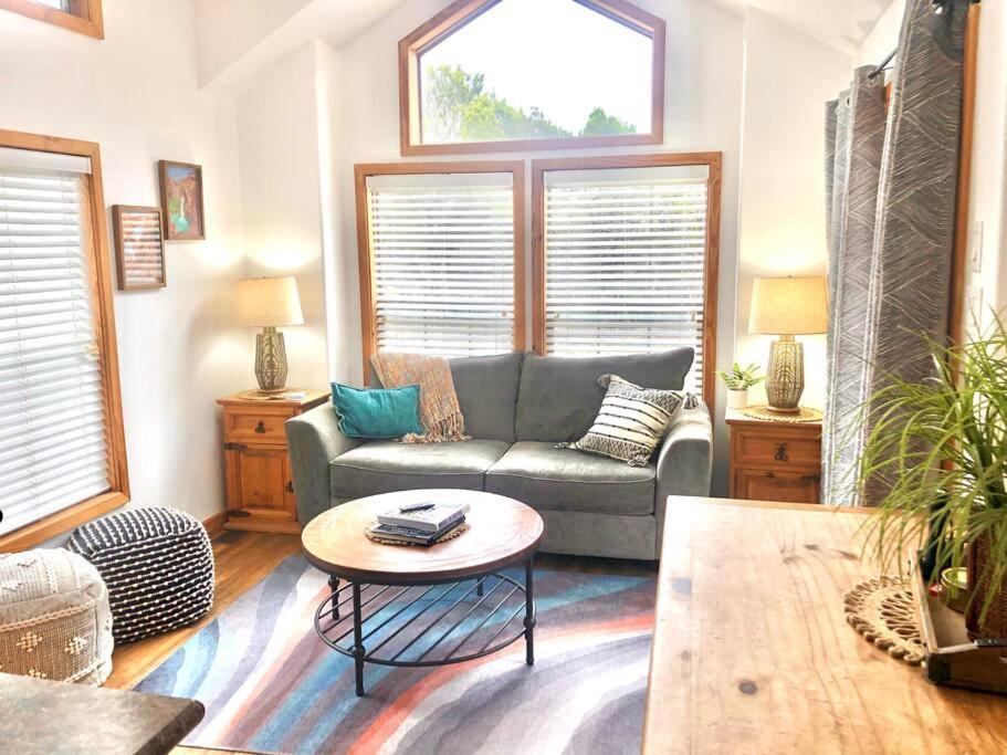 The Coyote Cabin - Cabins at Rim Rock - Housity