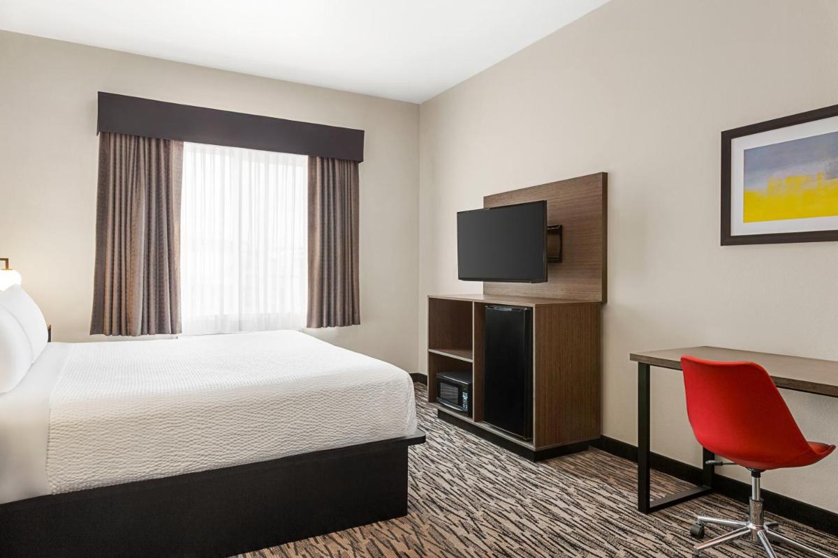 Ramada by Wyndham Marina - Housity
