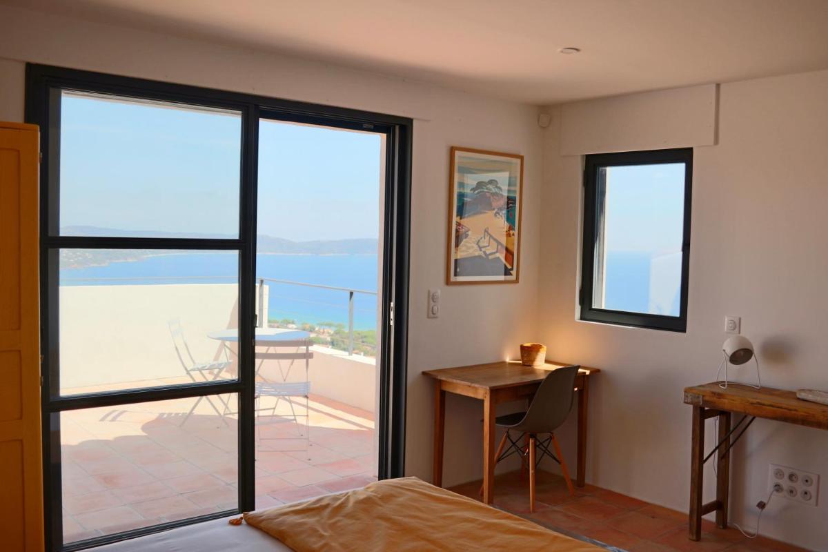 NOUVEAU - Villa avec magnifique vue sur mer proche Saint Tropez - Housity