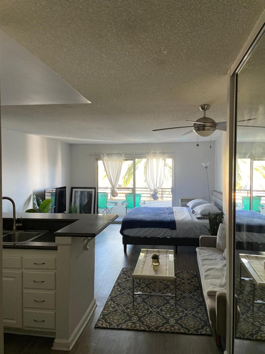Modern condo with pool ,near Hollywood,DTLA, melrose - Housity