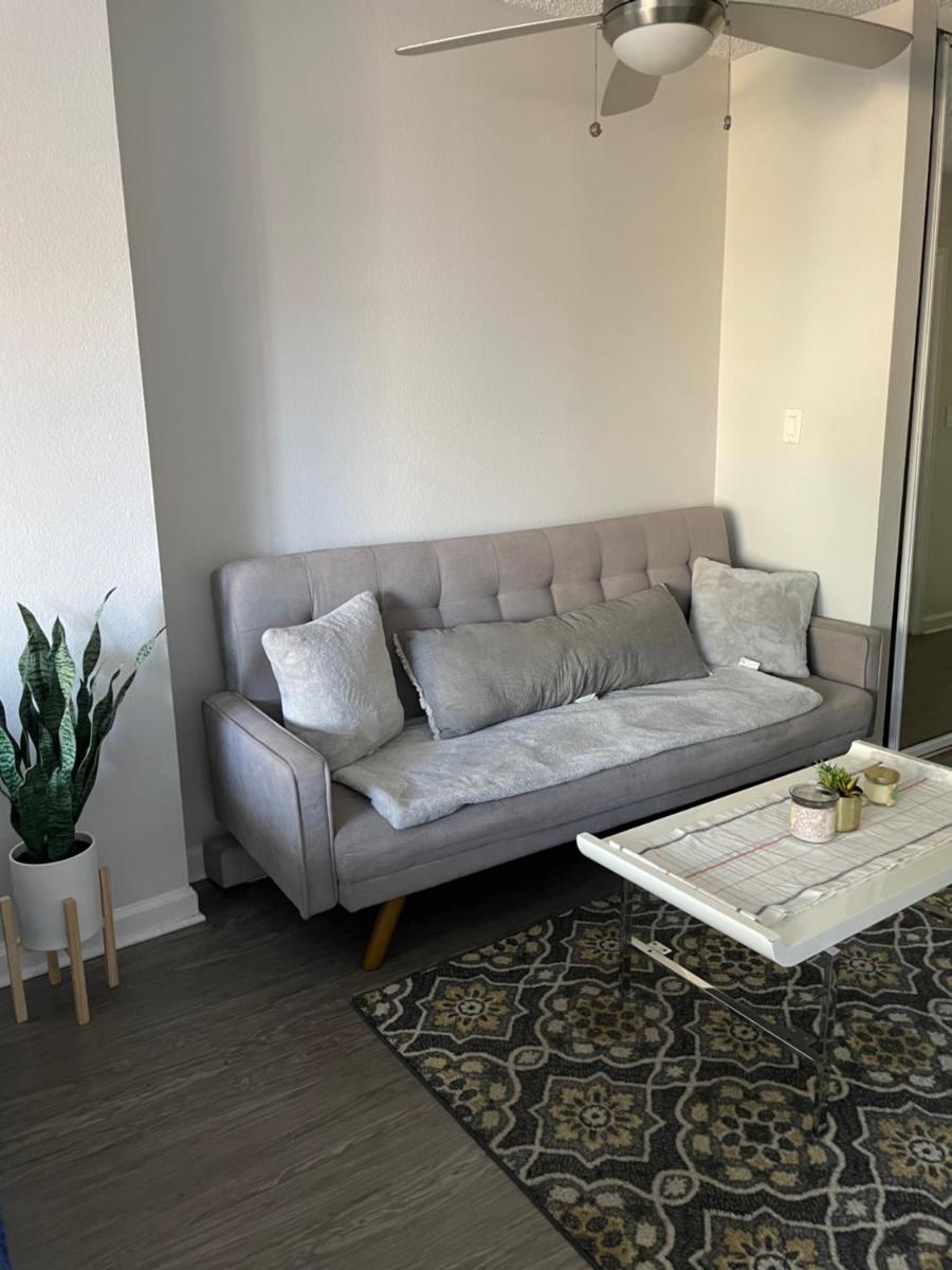 Modern condo with pool ,near Hollywood,DTLA, melrose - Housity