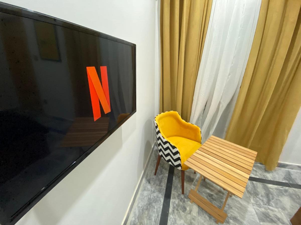 Dastak Hotels Near Airport & Bus Terminal - Housity