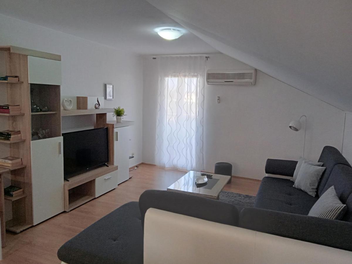 Apartments with a parking space Sali, Dugi otok - 8154 - Housity