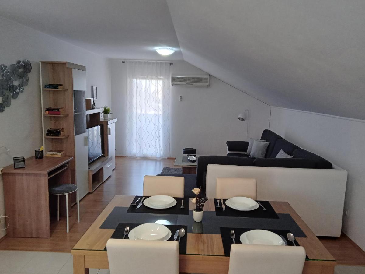Apartments with a parking space Sali, Dugi otok - 8154 - Housity