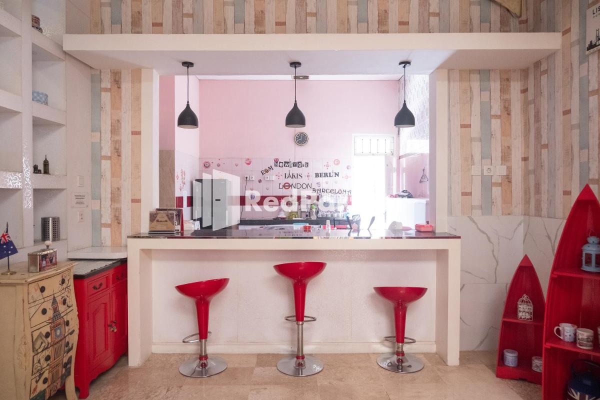 Londres Bed and Breakfast RedPartner near Gembira Loka Zoo - Housity