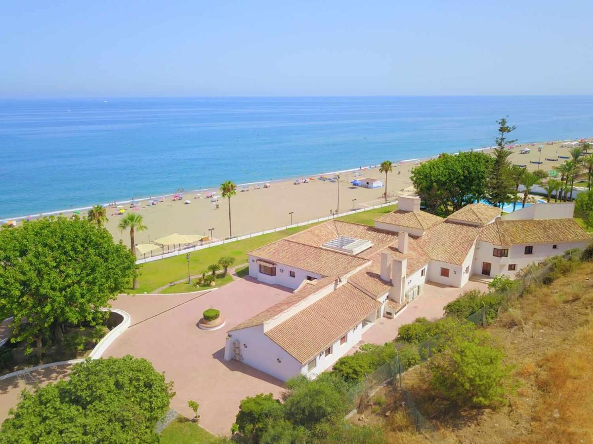 Castle Beach House Luxury Beachfront Villa - Housity