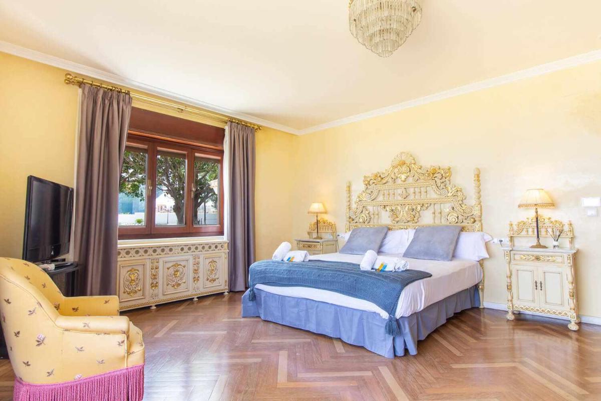 Castle Beach House Luxury Beachfront Villa - Hizvo