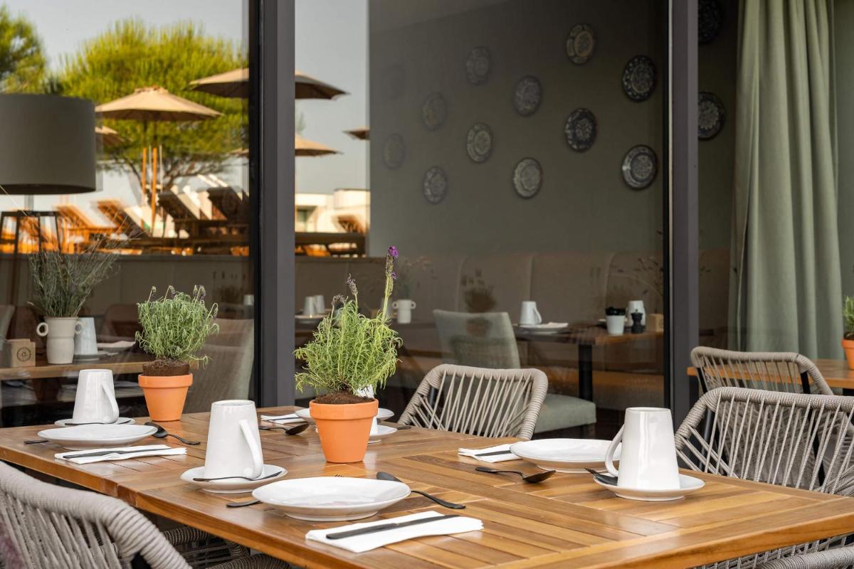 Um restaurante ou outro lugar para comer em Octant Evora