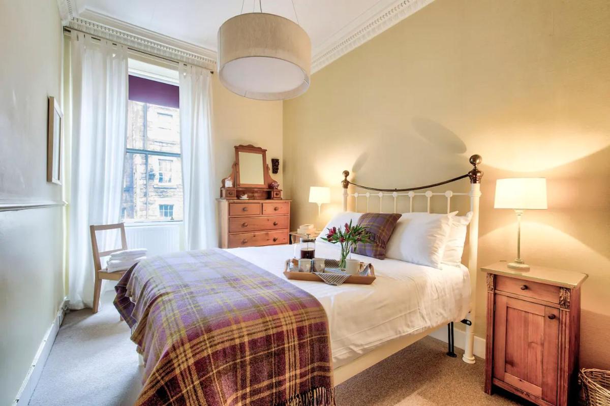 JOIVY Lovely 1 bed flat in Old town, right on the Royal Mile - Housity