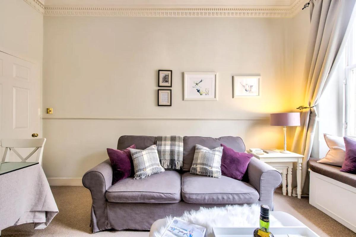 JOIVY Lovely 1 bed flat in Old town, right on the Royal Mile - Housity