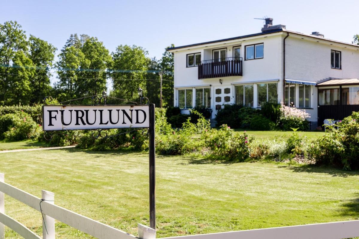 Suitetrails - Large and modern house with its own sandy beach
