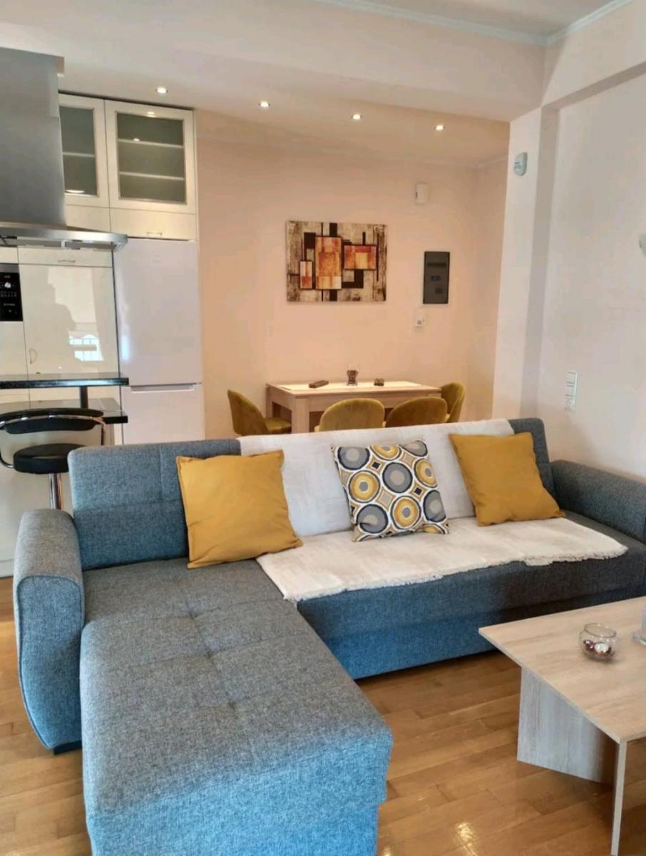 Suitetrails - Stylish -Modern Apartment heart of Marousi