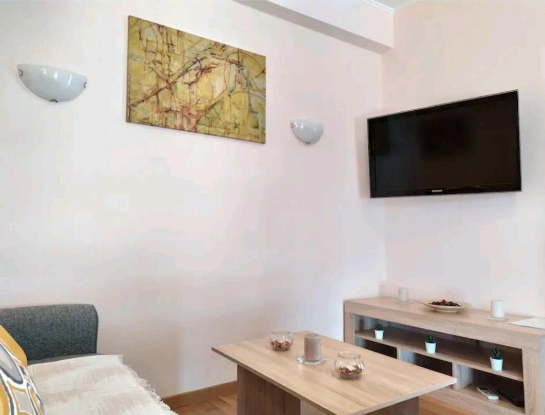 Suitetrails - Stylish -Modern Apartment heart of Marousi