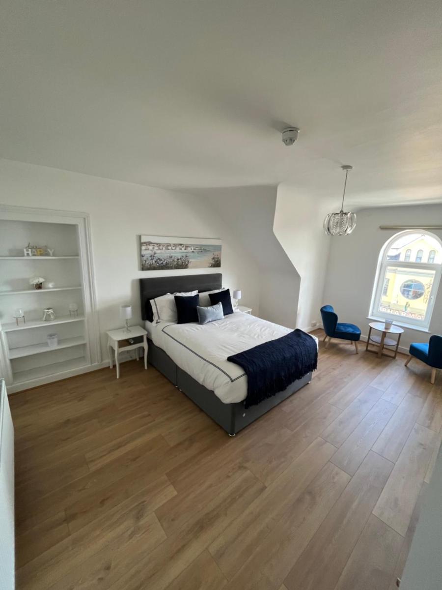 57 Main Street Newcastle Luxury Central Apartment - Housity