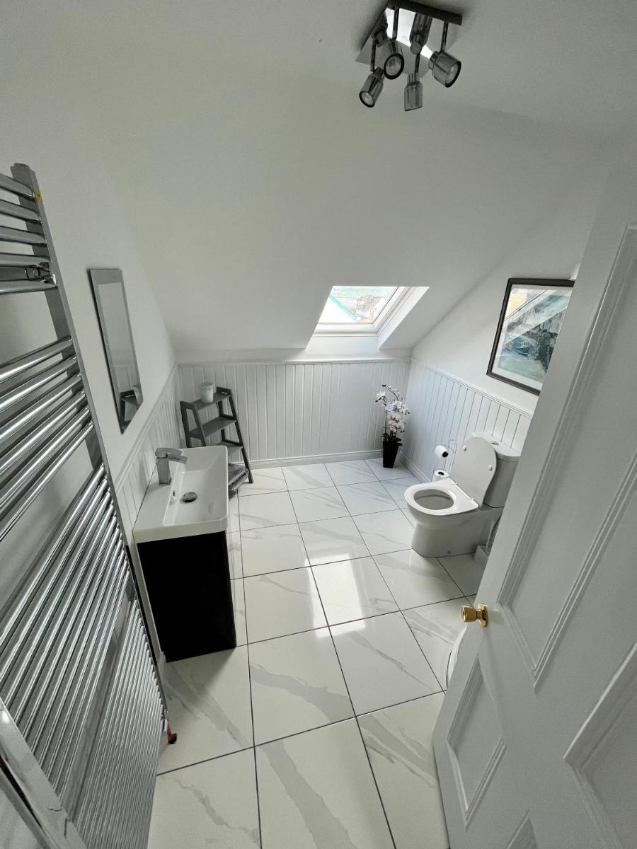 57 Main Street Newcastle Luxury Central Apartment - Housity