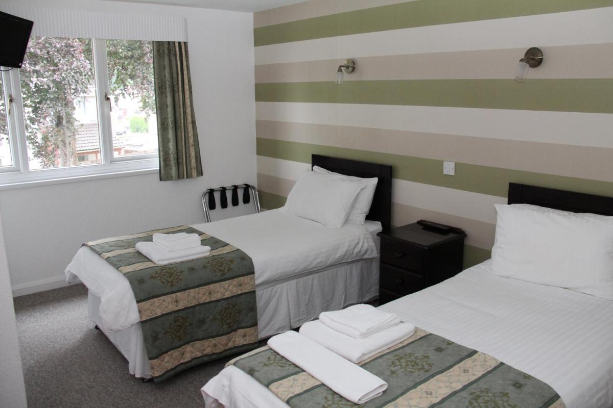 Ravenswood Social Club - Housity