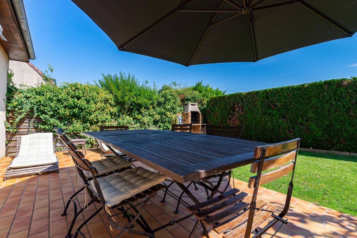 Charmante Maison Climatisée avec son Jardin à 5 minutes de DIJON - Housity