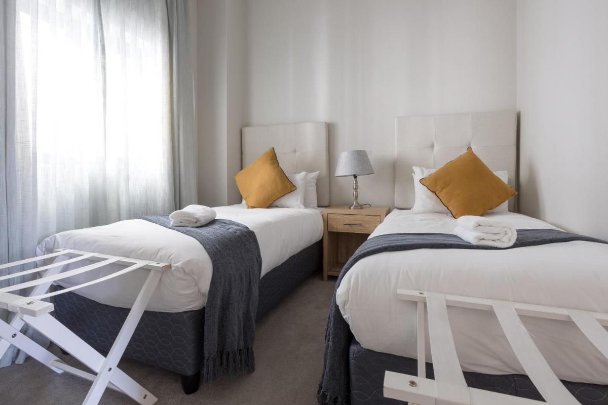 Axis Luxury Apartments by Century City Hotels - Housity