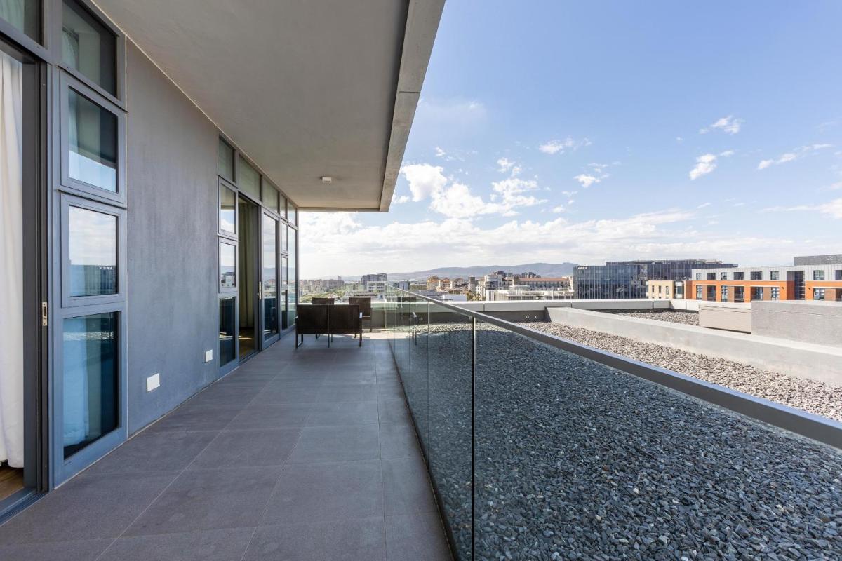 Axis Luxury Apartments by Century City Hotels - Housity